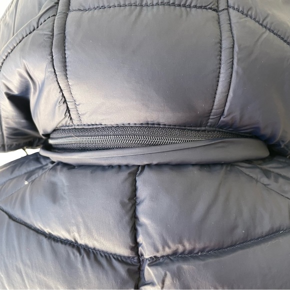 G. H. Bass & Co. down packable puffer navy blue vest with detachable hood, XS - Picture 6 of 12